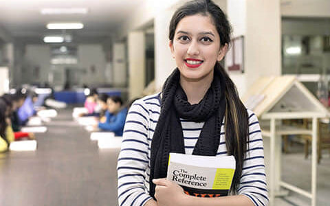 如果我没有专业的摄影技能，该如何使用这些相机或手机拍摄高质量的教学视频？