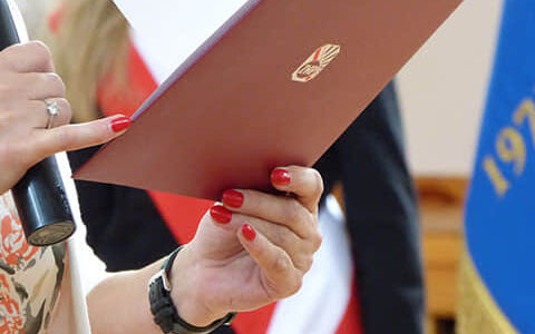 一些具体的例子，来说明如何通过数据分析，来评估满减促销活动的效果