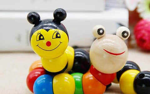 卖课时，如何设置赠品课程，价格和发货方式，应该如何设置？