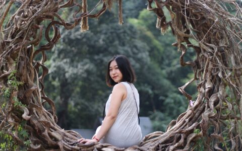 经典的”三灯布光法“是什么？它是如何布置的？