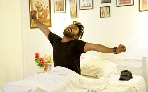 IPO模型中的“处理”阶段具体包含哪些活动？