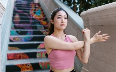 现在数字人这么火？你知道目前国内，已经可以商用的数字人产品有哪些吗？（各自有什么优缺点我已经给你总结好了）