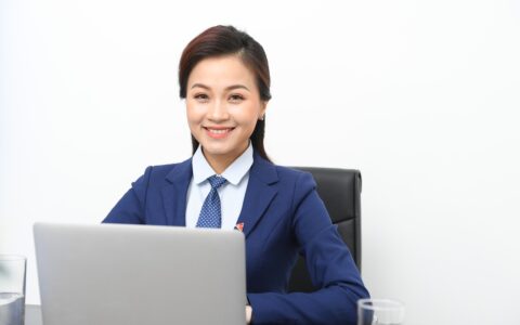 2024年，入局知识付费赛道，是不是有点像49年参加国军呢？还有没有机会了？能不能赚到钱了？