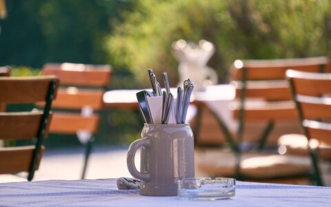 如何增强数字人的情感和创造力，特别是真实性，将最新的AI技术应用到数字人领域，将会给人类带来哪些可见的好处