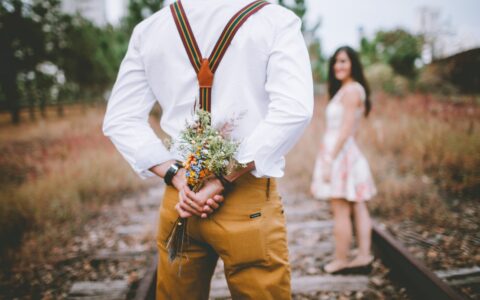 很多人都说，知识付费行业应该加以限制，因为他制造了社会焦虑，让很多人感觉了无助，甚至很多用户认为这是就是割韭菜呢？