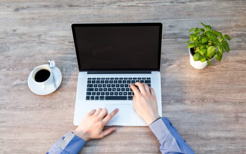 在PPT中使用动画和过渡效果时，有哪些技巧可以避免过度使用？一些推荐的PPT动画模板，快速提升演示文稿的视觉效果