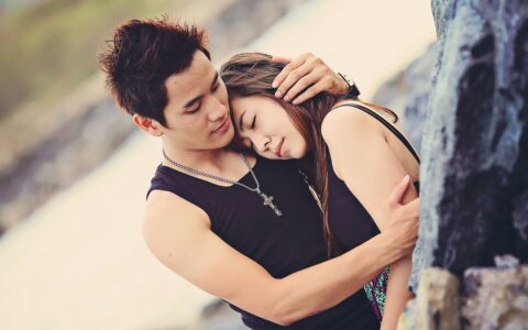 如何使用DSO100平台进行关键词挖掘和内容优化？