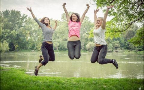 越来越多的字幕工具都开始 收费了，有没有免费的实时字幕工具叱？我一查，还真有，可能都已经在你的电脑中了