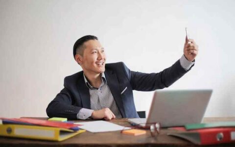 如何利用AI技术提升数字人视频的互动性和用户体验？