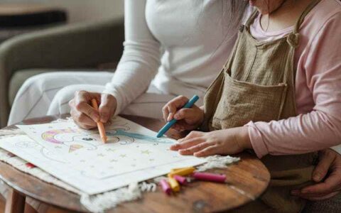 AI技术在个性化推荐中可能会遇到哪些常见的挑战和问题？