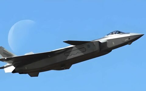 面对海量的军事素材：“听风的蚕”作品的创作灵感的来源，究竟来自哪里？难道就靠复制、粘贴？