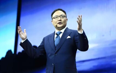 知识付费市场在不同年龄段的用户中有哪些不同的需求和偏好？在知识付费平台上通常更倾向于哪些类型的课程或服务？