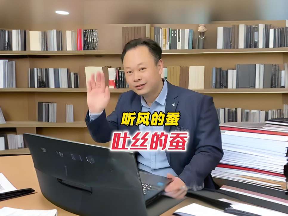 “听风的蚕”，号称“全球第一”军事博主，凭借独树一帜的”军事评书“风格风靡全网，听完我的分析，就明白为什么了
