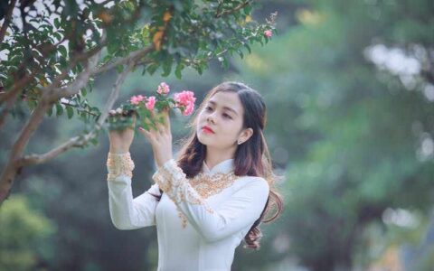 在制作竖屏思维导图时，有哪些设计原则可以遵循以提高其教学效果？如何平衡信息的密度和易读性？