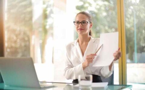 脱口秀的风格与短视频口播的区别与联系，其实很多时候很难分清，但还是要搞明白会好一些