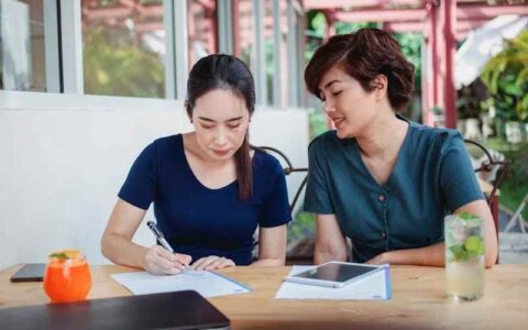 文案再牛逼，表现力不好一切白干，如何提高短视频配音的表现力？