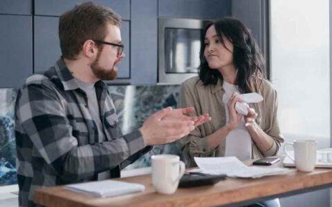 【实例演示】豆包 AI 提示词，如何设置才能获得到我想要的答案呢？给我一些指导或者模板