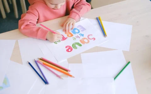 口播最难的就是开头三秒：如何制作一个让人一听就上头的视频开场呢？