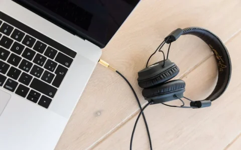 录课必须要用监听耳机，这是常识，但是哪些监听耳机性价比最高呢？（以AKG为例），为你全方位对比