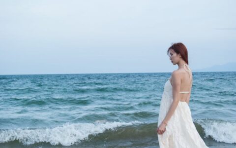 让学生一看到就想买的课程大纲长啥样，以唱歌教学课程为例，写一个课程销售大纲，老师可以举一反三，用到自己的课程中