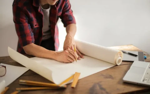 如何建立一个有效的用户反馈机制来提高内容质量？🛠️ 有哪些 SEO 插件可以帮助我更好地管理结构化数据？