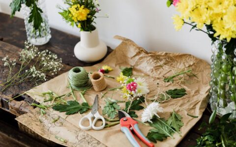 口播视频的内容必须紧跟热点和风向：如何根据流行文化元素调整口播视频的内容和风格？