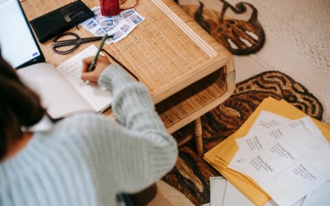 一个人的成功是一定有方法的，以下是一些具体的自媒体起号的方法，想故事起号的，可以拿来直接用了