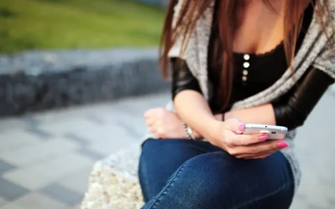 2025年中国知识付费市场的主要挑战是什么？如何通过内容创新来应对知识付费市场的内容同质化问题？