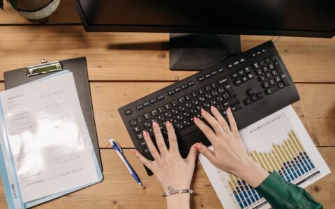 凡事都有两面性：人工智能的发展对人类社会有哪些潜在的风险？