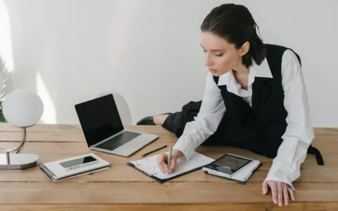 想做好，先想做坏怎么办？底级思维：自媒体创作者在使用人工智能工具时需要注意哪些问题？