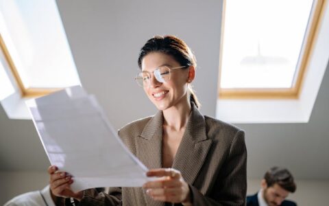 如何通过自我评估找到适合自己的自媒体赛道？