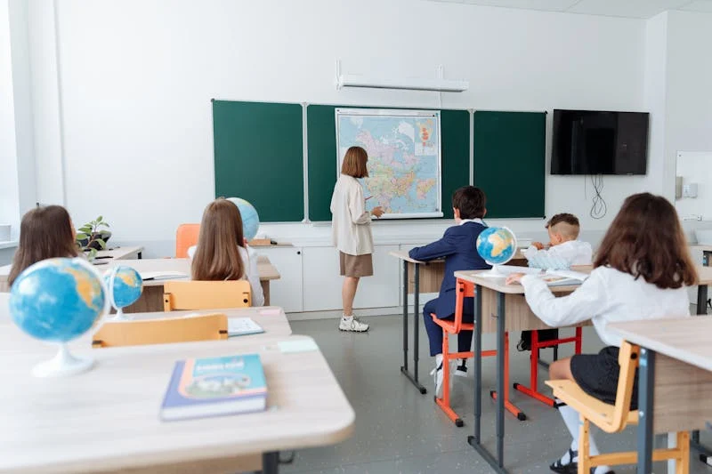 国内最火的AI工具，非【豆包】莫属了：老师们如何利用这个AI工具呢？它有一特色功能，还是非常适合知识博主的
