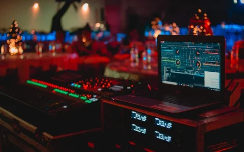 人工智能行业在全球的发展趋势有哪些影响因素？