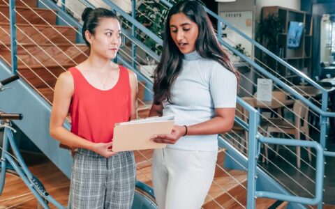 2025年，哪个赛道，容易火，特别适合没有经验的新人