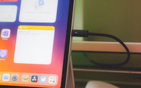 如何在OBS中启用硬件编码？OBS中启用硬件编码时，如何选择合适的预设？