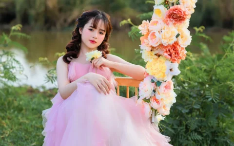 知乎是一个什么样的平台？他的目标用户是哪些？他的优势是什么？