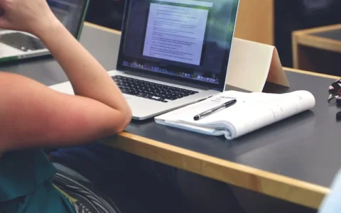 成交话术：《学员亲测：这套朋友圈「故事化」卖课法，转化率高47%》