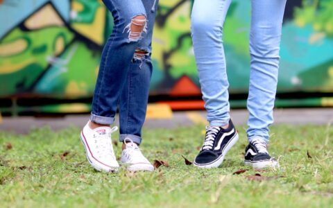 别再写流水账了！一个公式，让你的故事瞬间拥有“电影感”