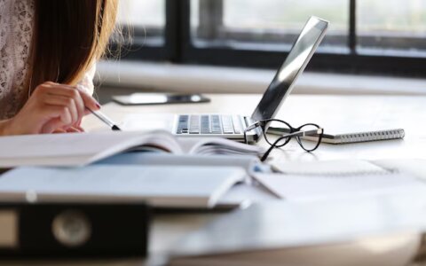 揭秘：如何用AI工具3天搞定一门高价课？附详细操作清单