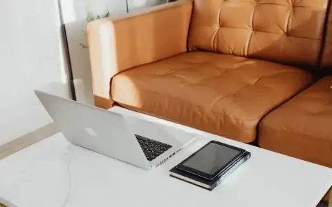 AI降维打击：我用1个提示词模板，让账号3天涨粉10万