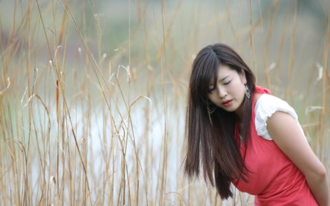 素人逆袭指南：没背景没名气，如何靠“借力背书”建立权威感？
