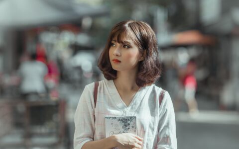 智慧的真诚：在复杂世界里，如何做一个“清醒的坦诚者”
