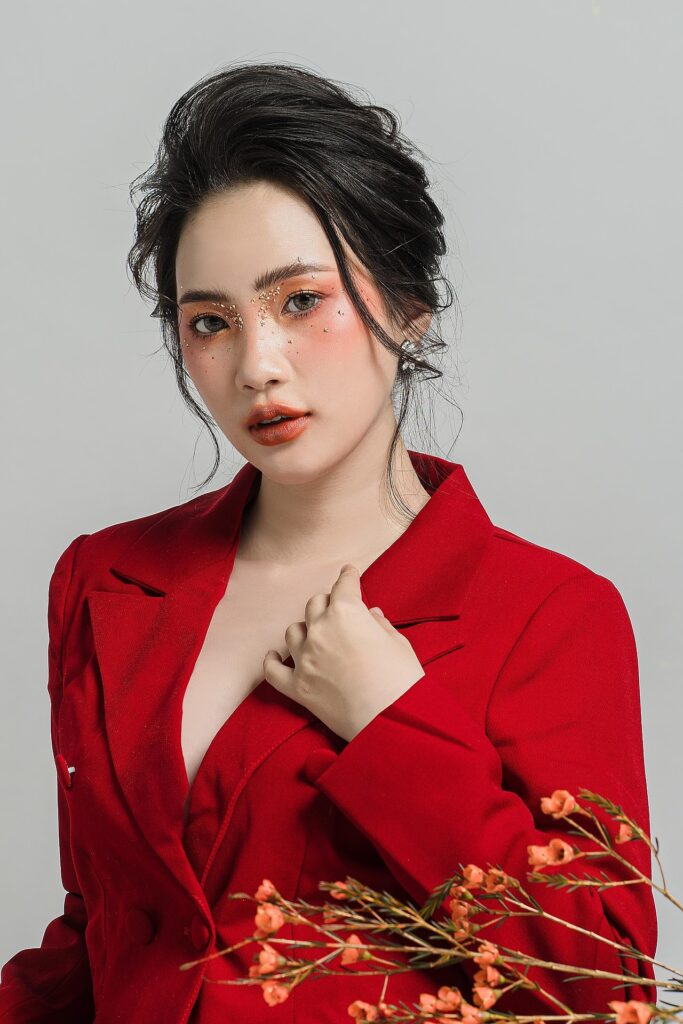 为什么你的粉丝总在“暗中观察”?这3种“伪人设”正在劝退所有人