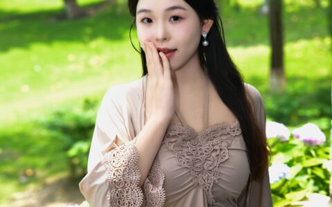 别再傻站着讲课了！学会这招构图技巧，视频播放量翻倍