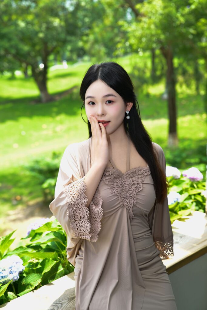 别再傻站着讲课了!学会这招构图技巧,视频播放量翻倍